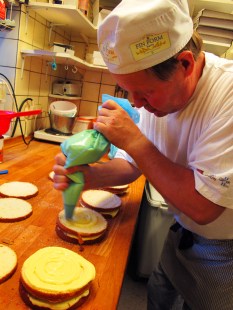 IMG_2836_creamandcakelayers