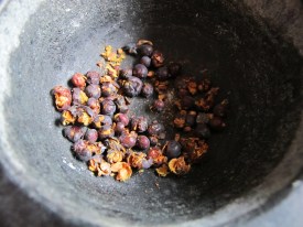 IMG_0084_crushedjuniperberries